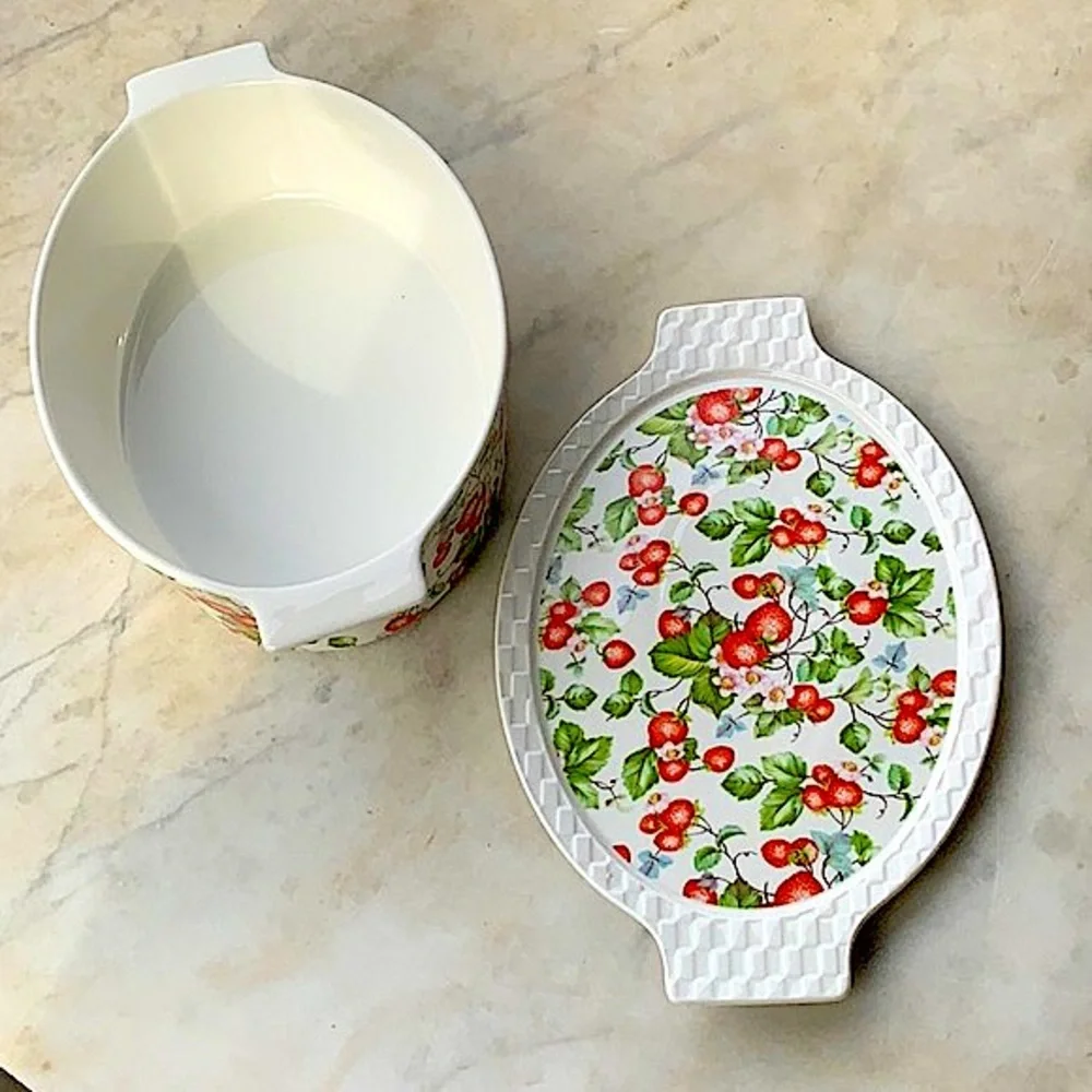 GRACES TEAWARE STRAWBERRY VINE OVAL BAKER WITH LID 11 INCH NEW